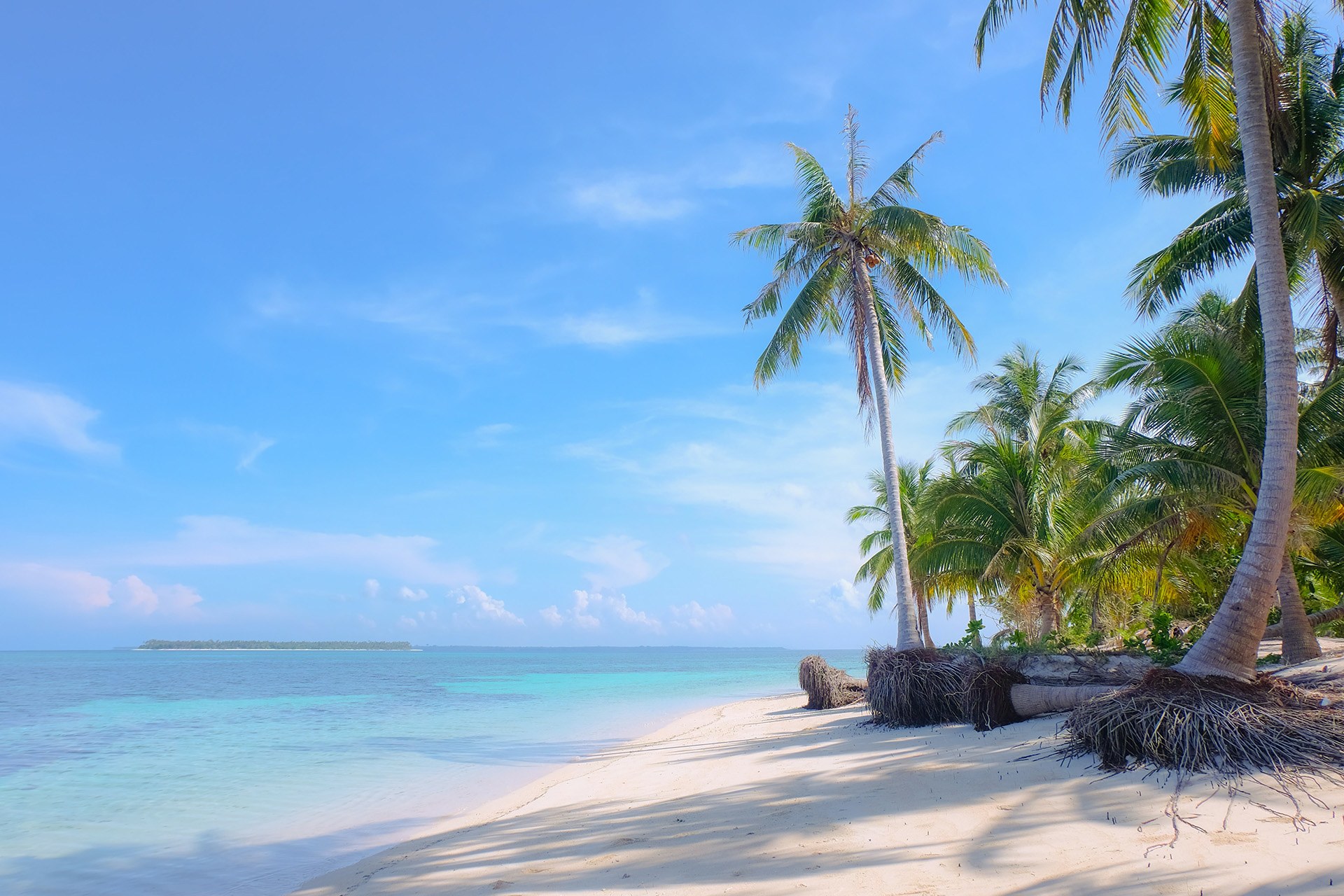 Vue panoramique de Balabac — lagon turquoise et îles basses, sud de Palawan